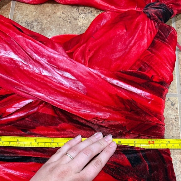 NWT Moschino Abstract Off-The-Shoulder Velour Velvet Dress US 4 Red Cocktail - Picture 12 of 14